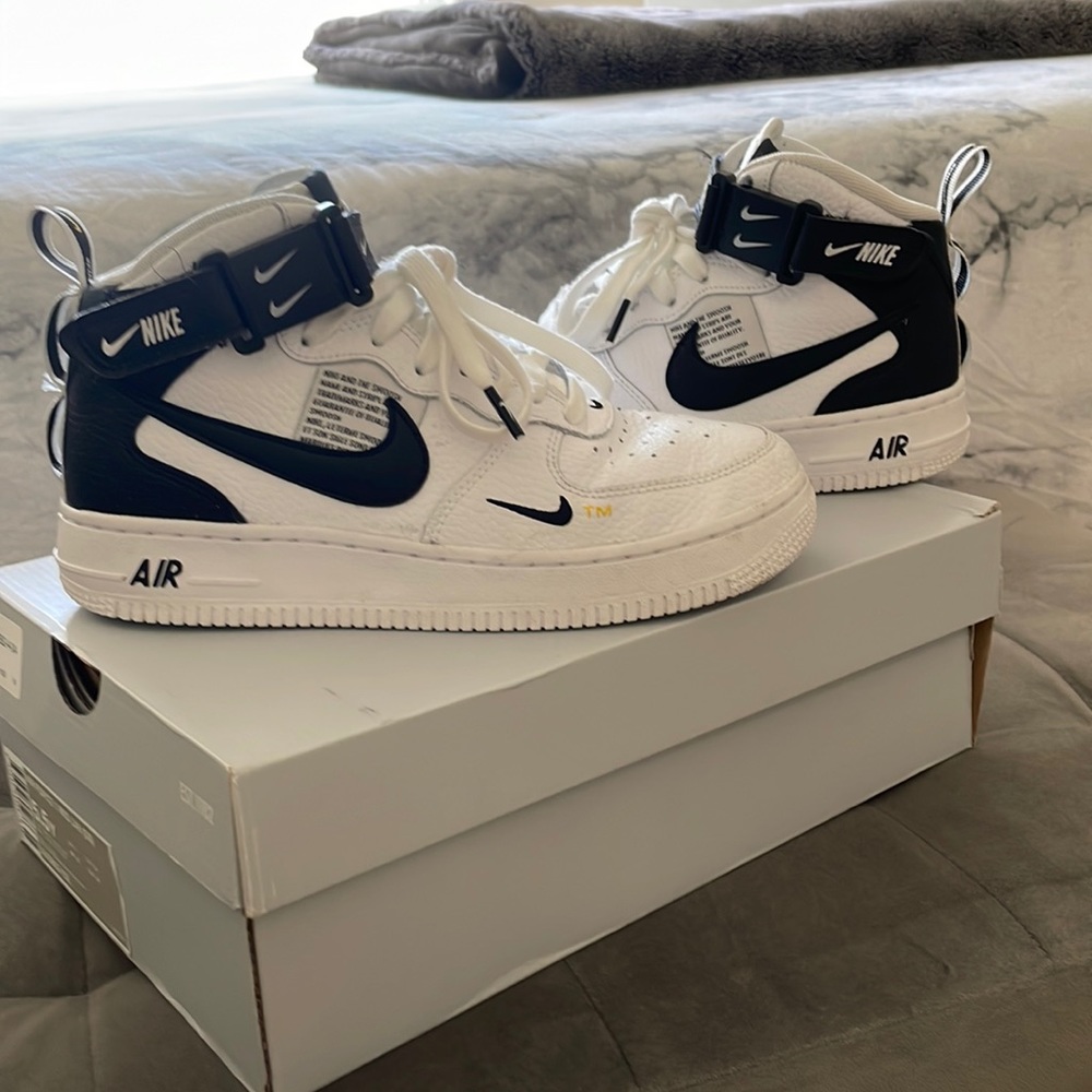 limited edition Like new mid lv8 air forces
